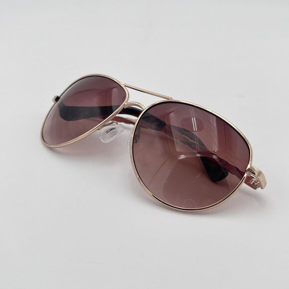 Oscar De La Renta Aviator Sunglasses With Gradient Brown Lenses & Gold Frame - Picture 2 of 4